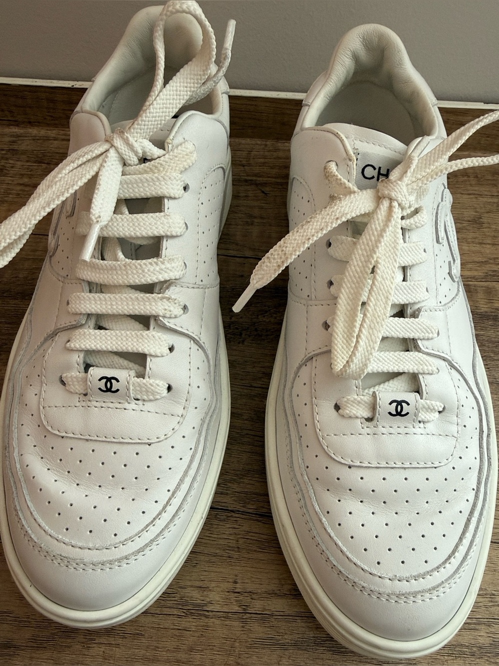 Authentic Chanel CC Logo Calfskin Sneakers 40 White Box